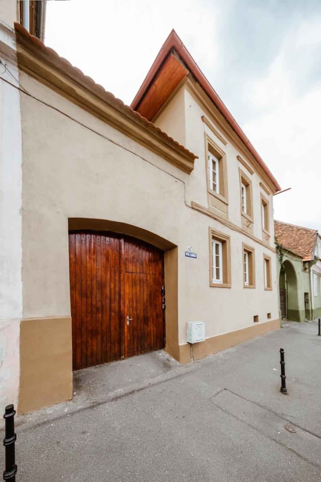 Appartamento Evu Long Street Braşov Esterno foto