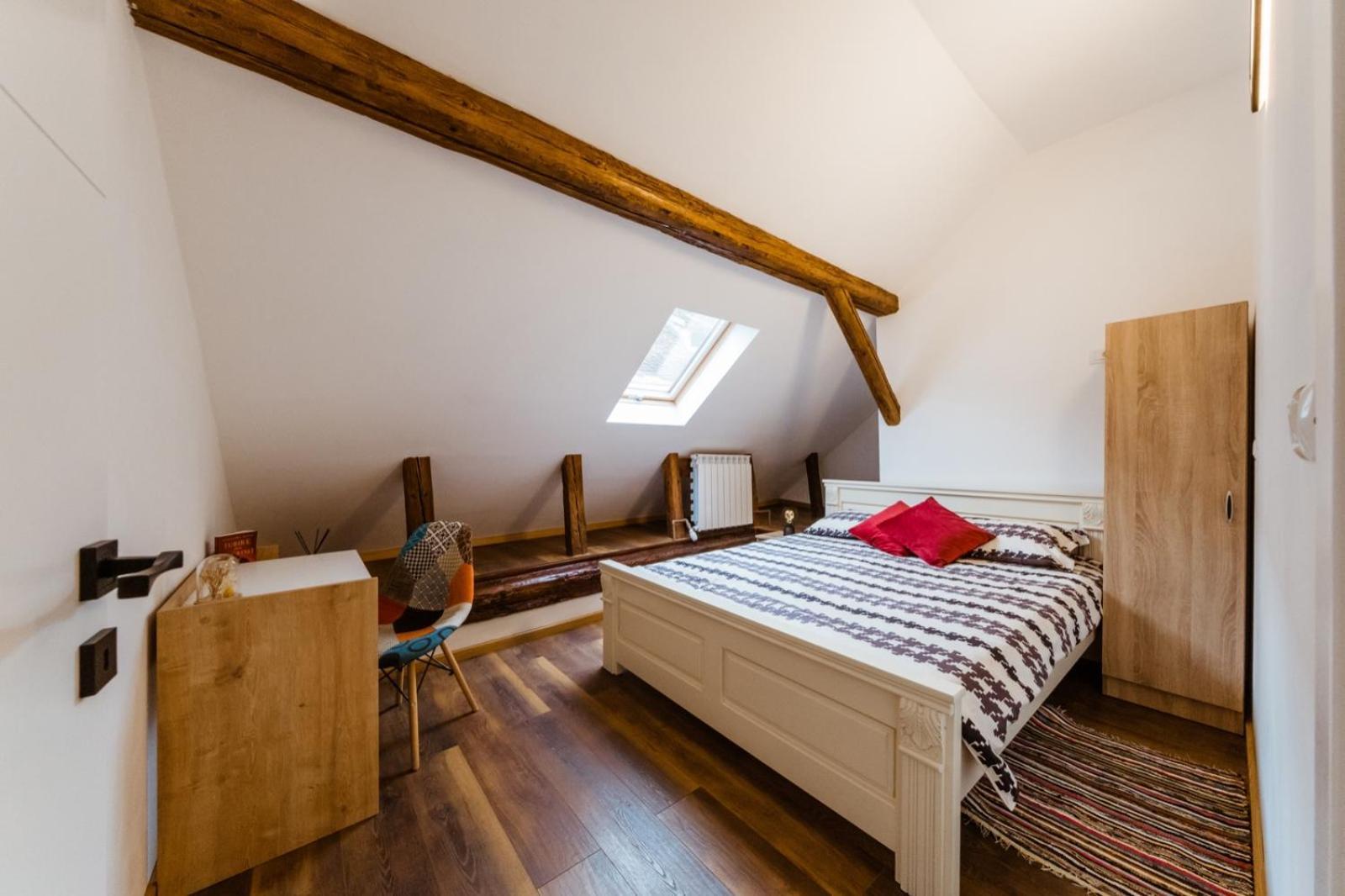Appartamento Evu Long Street Braşov Esterno foto
