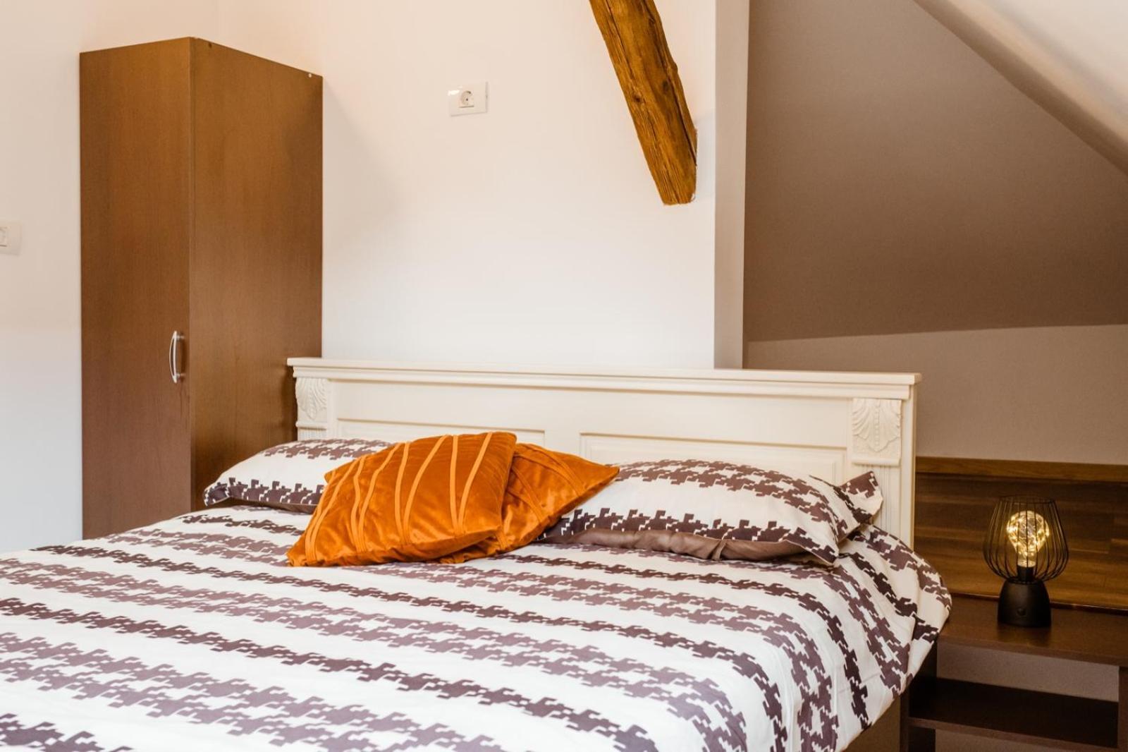 Appartamento Evu Long Street Braşov Esterno foto