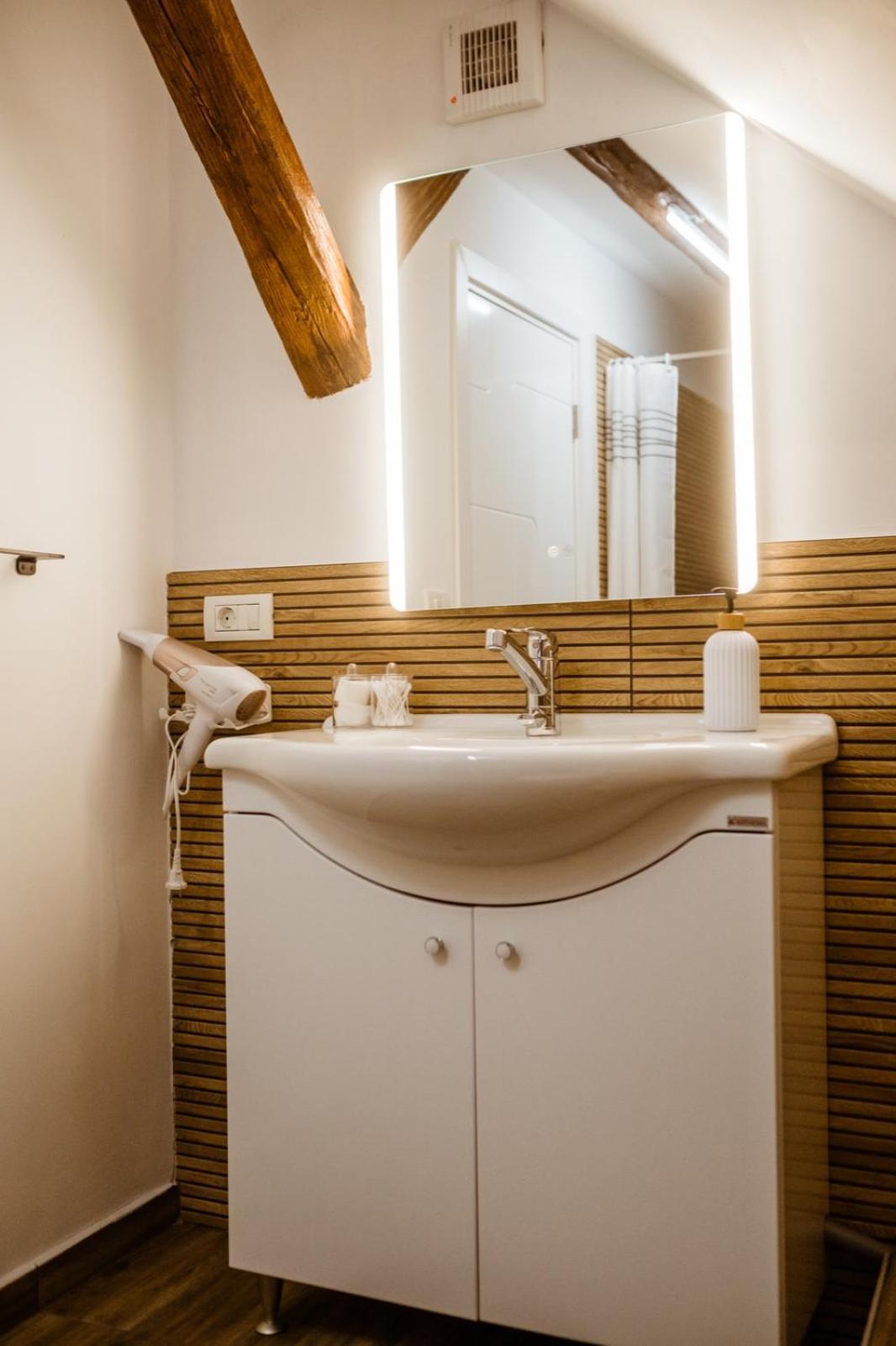 Appartamento Evu Long Street Braşov Esterno foto